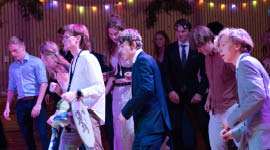 Speidere som danser på Roverball.