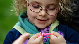 Familiespeider knyter knuter.