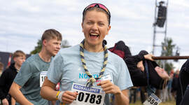 Speiderleder som løper Globalløp.